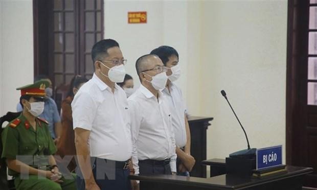 Ba bị cáo Lê Anh Dũng, Phan Bùi Bảo Thi và Nguyễn Huy tại phiên tòa xét xử sơ thẩm vụ án 'Lợi dụng các quyền tự do dân chủ xâm phạm quyền, lợi ích hợp pháp của cá nhân. (Ảnh: Thanh Thủy/TTXVN)