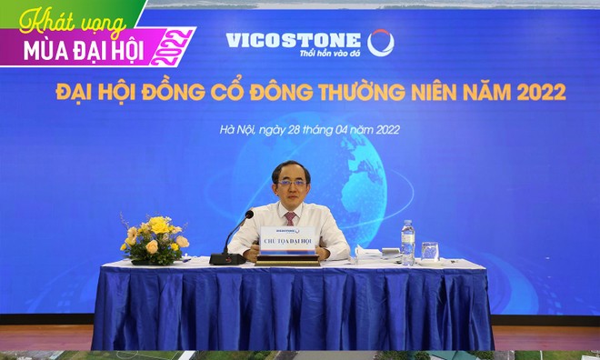 Ông Hồ Xuân Năng, Chủ tịch HĐQT Vicostone trả lời các câu hỏi của cổ đông.