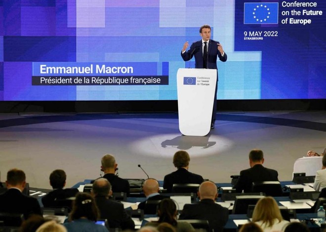Tổng thống Pháp Emmanuel Macron phát biểu trước Nghị viện châu Âu. Ảnh: Le Monde.