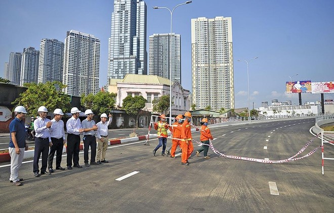 Ngày Dự án Sửa chữa đường Nguyễn Hữu Cảnh thông xe cũng là ngày “phán quyết” siêu máy bơm.