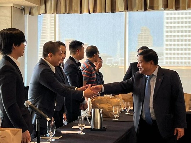 Bộ trưởng Nguyễn Chí Dũng tại cuộc gặp với các thành viên Mạng lưới Đổi mới sáng tạo Việt Namvà ra mắt Mạng lưới Đổi mới sáng tạo Bờ Tây Hoa Kỳ.