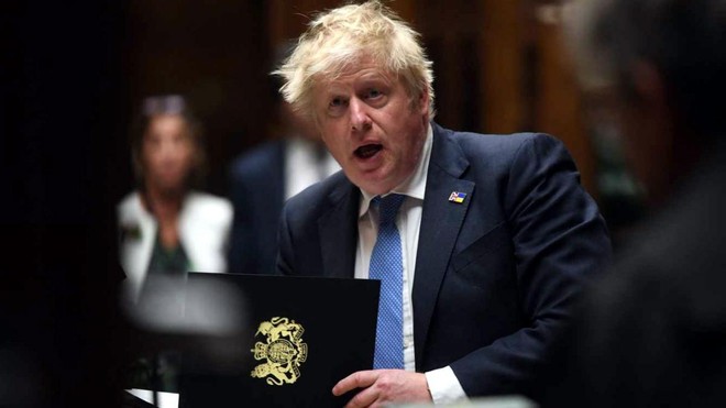 Thủ tướng Anh Boris Johnson xin lỗi trước Nghị viện Anh hôm 20/4. Ảnh: The Guardian.