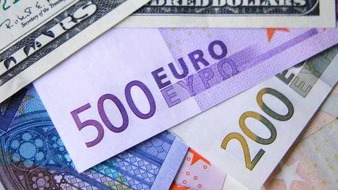 Euro trượt giá và những nguy cơ