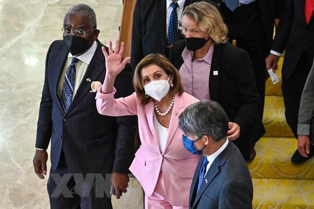 Chủ tịch Hạ viện Mỹ Nancy Pelosi (giữa). (Ảnh: AFP/TTXVN).