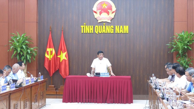 Bộ trưởng Bộ Kế hoạch và Đầu tư Nguyễn Chí Dũng, Tổ trưởng Tổ công tác số 5 của Chính phủ về đôn đốc giải ngân vốn đầu tư công làm việc với tỉnh Quảng Nam trong tháng 7/2022..