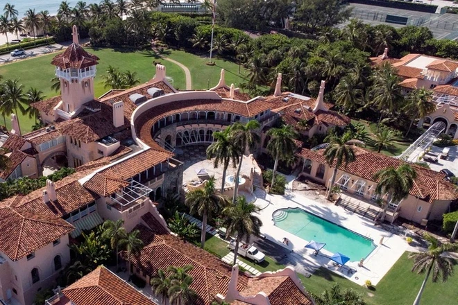 Khu nghỉ dưỡng Mar-a-Lago ở Florida, nơi ông Trump đã mang 18.000 tài liệu chính phủ về sau khi kết thúc nhiệm kỳ tổng thống (Ảnh: Reuters).