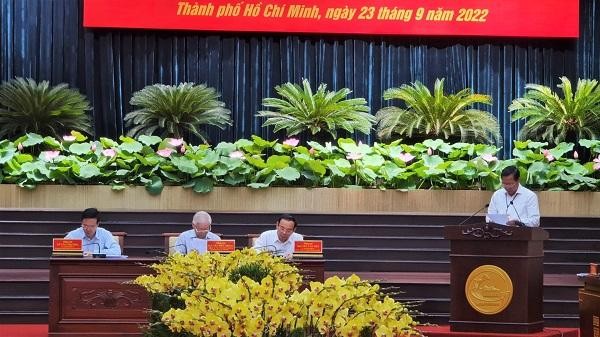 Chủ tịch UBND TP.HCM Phan Văn Mãi báo cáo kết quả thực hiện Nghị quyết Đại hội XIII của Đảng và Nghị quyết Đại hội lần thứ XI của Đảng bộ TP.HCM.