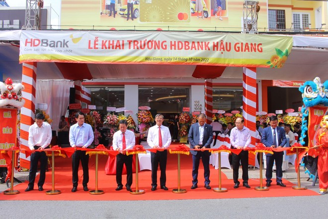 HDBank khai trương trụ sở mới HDBank Hậu Giang tại số 100-100A-100B, đường Nguyễn Thái Học, Phường 1, Tp. Vị Thanh, Tỉnh Hậu Giang.