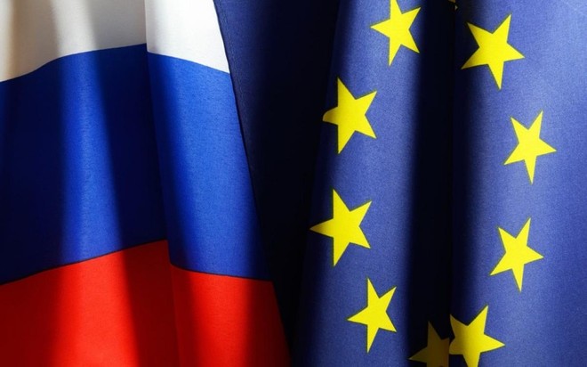 Biện pháp trừng phạt của EU đối với Nga: EU đã thể hiện tối đa sức mạnh và quyết tâm của mình với các biện pháp trừng phạt vừa được áp đặt lên Nga. Biện pháp này nhằm đưa ra thông điệp rõ ràng rằng EU không chấp nhận các hành động vi phạm nguyên tắc của quốc tế.