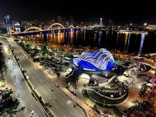 Công viên APEC Đà Nẵng lung linh về đêm. Nguồn: Danangfantasticity.