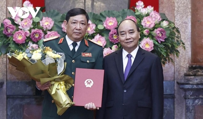 Thăng quân hàm từ Trung tướng lên Thượng tướng đối với đồng chí Huỳnh Chiến Thắng, Phó Tổng Tham mưu trưởng Quân đội nhân dân Việt Nam.