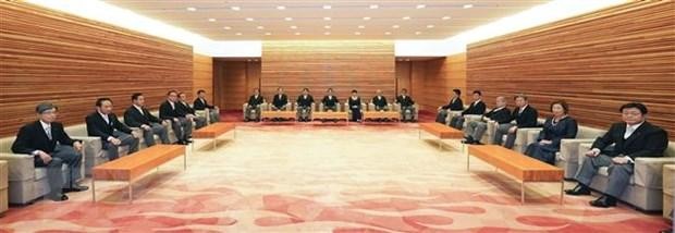 Toàn cảnh cuộc họp nội các Nhật Bản tại Tokyo. (Ảnh: Kyodo/TTXVN)