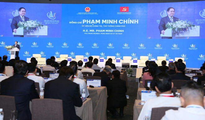 Diễn đàn Kinh tế Việt Nam năm 2022 được tổ chức tại TP.HCM với chủ đề "Xây dựng nền kinh tế độc lập, tự chủ gắn với hội nhập kinh tế sâu rộng trong tình hình mới".