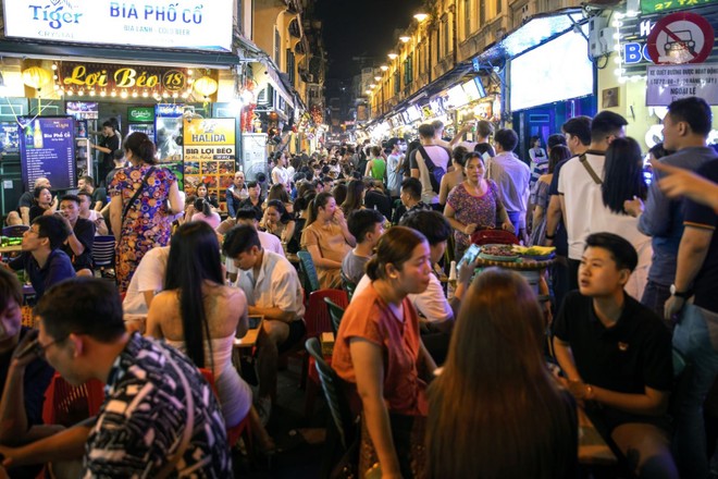 Bloomberg: Nền kinh tế Việt Nam tăng trưởng nhanh nhất châu Á năm 2022