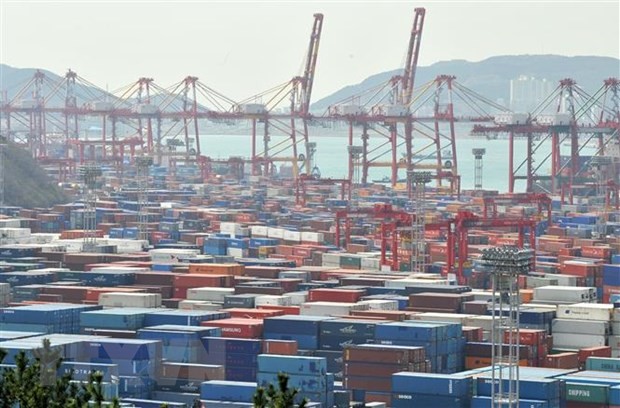 Cảng hàng hóa ở thành phố Busan, Hàn Quốc. (Ảnh: AFP/TTXVN)