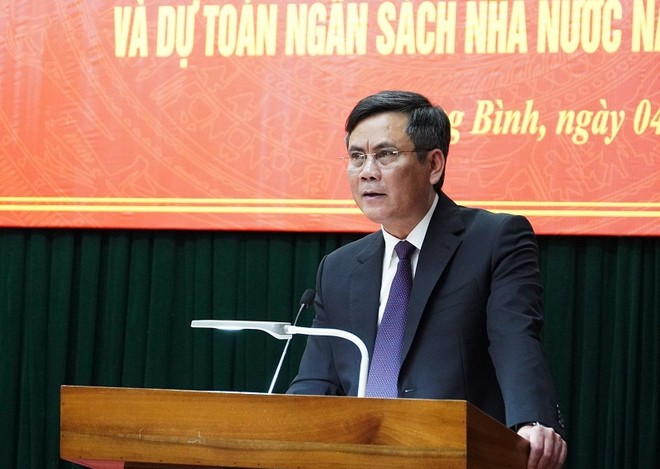 Ông Trần Thắng, Chủ tịch UBND tỉnh Quảng Bình phát biểu giao nhiệm vụ phát triển kinh tế - xã hội và dự toán ngân sách Nhà nước năm 2023. Nguồn: QBTV