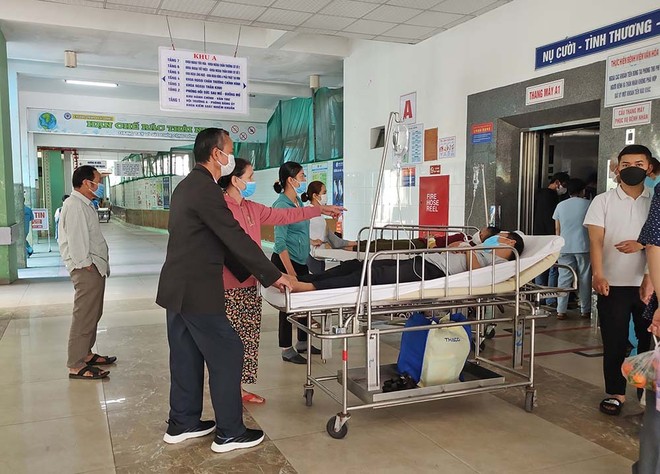Người dân đến khám, chữa bệnh tại Bệnh viện Đà Nẵng Ảnh: T.C.