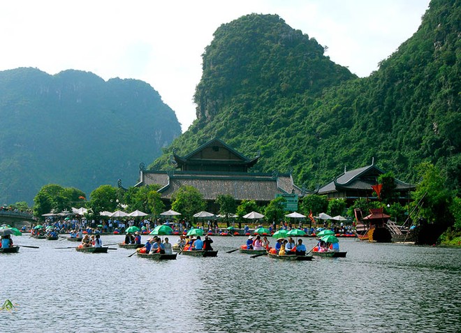 Khu du lịch sinh thái Tràng An là một trong những địa điểm hấp dẫn khách du lịch trong và ngoài nước.