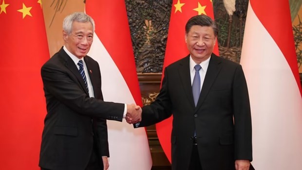 Thủ tướng Singapore Lý Hiển Long gặp Chủ tịch Trung Quốc Tập Cận Bình trong chuyến thăm Trung Quốc. (Nguồn: MCI)