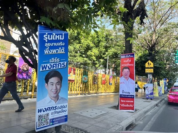 Băng rôn bầu cử trên một đường phố ở thủ đô Bangkok (Thái Lan). (Ảnh: Đỗ Sinh/TTXVN).