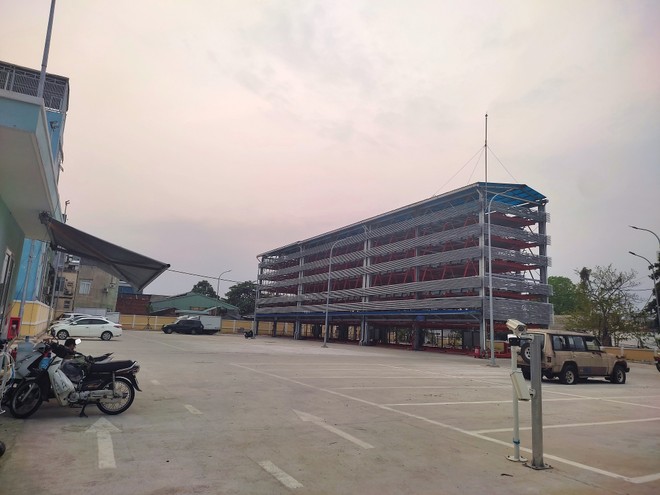 Bãi đỗ xe thông minh tại số 166 Hải Phòng (giai đoạn 1) (gần đường Lê Duẩn) có 173 vị trí đỗ xe, ngoài ra còn 100 điểm đỗ tại khuôn viên.