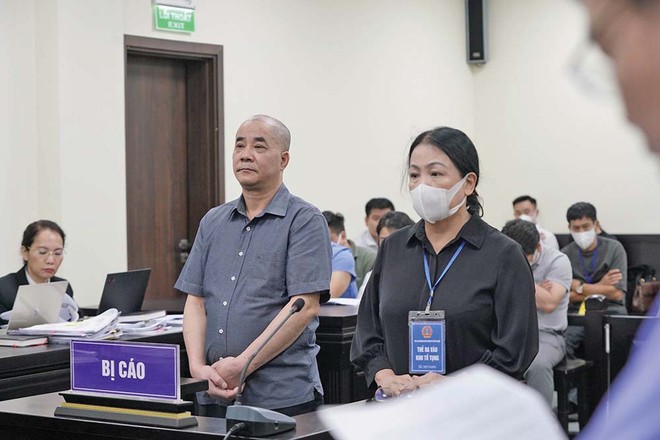 Các bị cáo Lương Thế Hiển và Nguyễn Thị Liên tại tòa.
