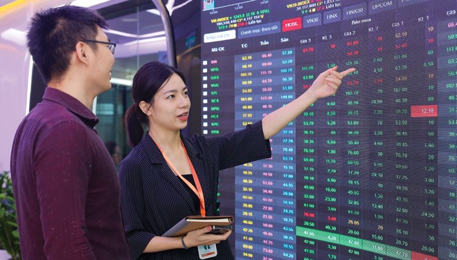 Thị trường chứng khoán thu hút thêm nhiều nhà đầu tư mới, nâng số lượng tài khoản lên gần 7,5 triệu. Ảnh: Dũng Minh.