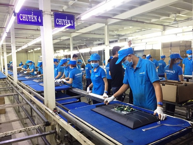 Việc tạm dừng việc ban hành Thông tư quy định về hàng hóa sản xuất tại Việt Nam nhằm giảm chi phí cho doanh nghiệp.