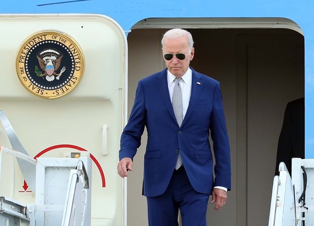 Tổng thống Hoa Kỳ Joe Biden tới Sân bay Quốc tế Nội Bài. (Ảnh: An Đăng/TTXVN).