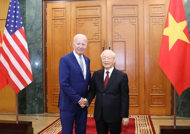 Tổng Bí thư Nguyễn Phú Trọng và Tổng thống Hoa Kỳ Joe Biden chụp ảnh chung trước hội đàm (Ảnh: TTXVN).
