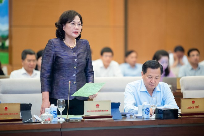 Thống đốc Ngân hàng Nhà nước Nguyễn Thị Hồng phát biểu tại phiên họp.