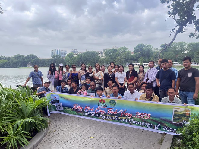 Phân bón Cà Mau tổ chức hành trình khám phá Việt Nam cho khách hàng tại Campuchia