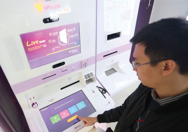 Một số ngân hàng tại Việt Nam như TPBank đang triển khai có tính thí điểm phương thức giao dịch trực tuyến