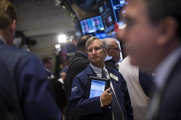 Giới đầu tư thận trọng trở lại sau chuỗi tăng mạnh của thị trường trước đó - Ảnh: Reuters