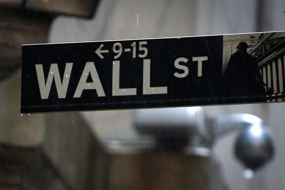 Phố Wall đang đi ngược các thông tin kinh tế - Ảnh: Reuters