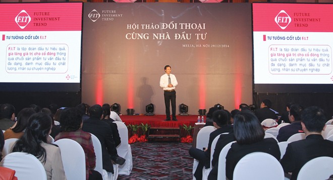 Ông Phan Trung Phương, Chủ tịch HĐQT F.I.T thuyết trình trước các nhà đầu tư