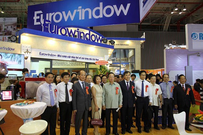 Lãnh đạo Bộ Xây dựng, Hiệp hội Bất động sản, VCCI thăm gian trưng bày sản phẩm của Eurowindow tại Vietbuild TP. HCM 2015