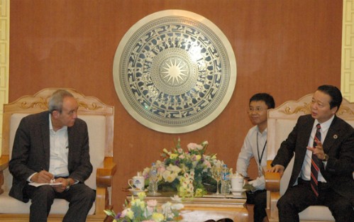 Bộ trưởng Trần Hồng Hà (phải) trong cuộc làm việc với chuyên gia Đức. Ảnh:Bộ Tài nguyên Môi trường.