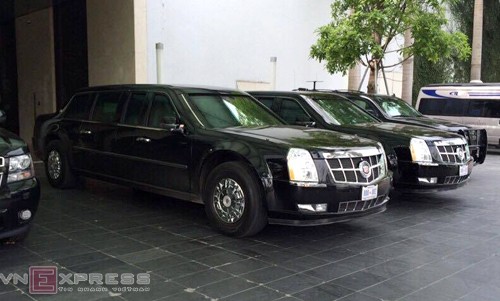 Hai chiếc limousine The Beast xuất hiện tại Hà Nội. Ảnh: Đại Dương