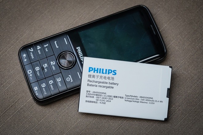 Điện thoại 2 sim, pin chờ 4 tháng của Philips