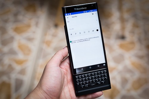  Priv là smartphone chạy Android đầu tiên của BlackBerry.