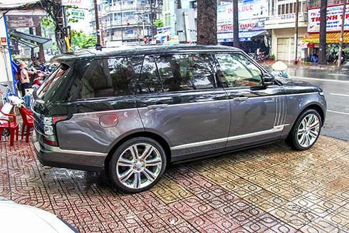 Mẫu xe SUV sang trọng xuất hiện ở Sài Gòn.