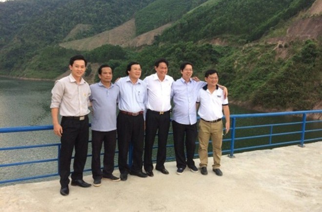 Ông Lê An Khang, Tổng giám đốc GEC (ngoài cùng bên trái) cùng Lãnh đạo Tập đoàn TTC đi thăm công trình thủy điện