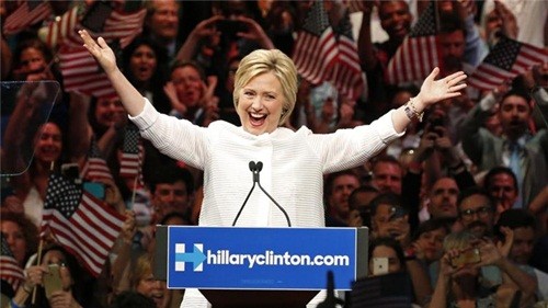  Bà Clinton phát biểu trước người ủng hộ ở New York. Ảnh: Reuters