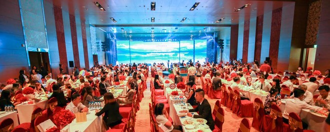 Buổi mở bán chính thức Movenpick Cam Ranh Resort  ngày 16/7 thu hút sự quan tâm của rất đông khách hàng, nhà đầu trong và ngoài nước
