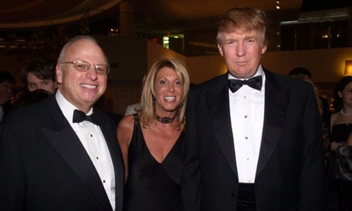 Doanh nhân Howard Lorber (ngoài cùng bên trái) là một trong những cố vấn thân cận của Donald Trump. Ảnh: dottieherman.com