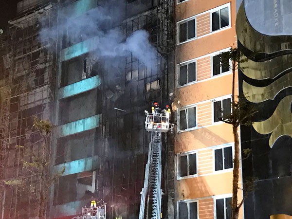 Vụ cháy quán karaoke trên phố Trần Thái Tông khiến 13 người thiệt mạng do không tuân thủ đầy đủ các quy chuẩn phòng, cháy chữa cháy. Ảnh: Gia Huy