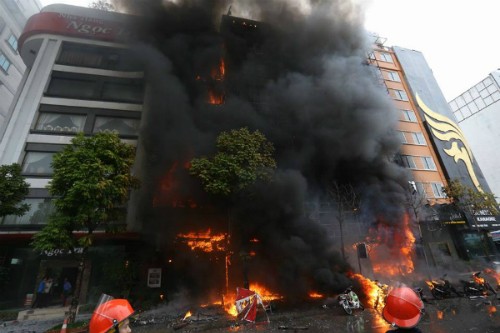 Nhiều cá nhân bị kỷ luật sau vụ cháy quán karaoke 68 Trần Thái Tông làm 13 người thiệt mạng. Ảnh:Bá Đô.