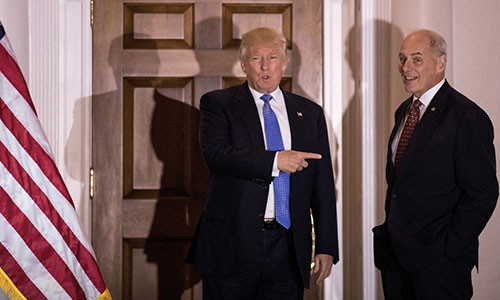 Ông John Kelly (phải) và Tổng thống đắc cử Trump. Ảnh: AFP