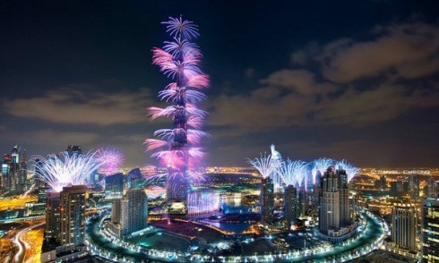 Tòa nhà cao nhất thế giới ở Dubai tỏa sáng đêm giao thừa